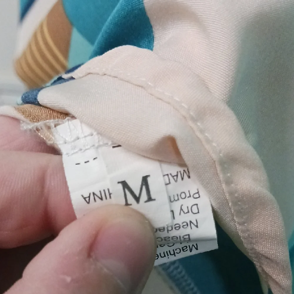 Geometric Patterned Ruffle Sleeve Top - Picture 3 of 7